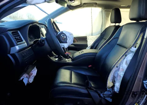 2017 Toyota Highlander Se z USA, uszkodzony, nr VIN 5TDJZRFH4HS363177